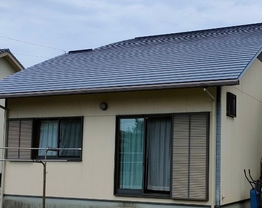 屋根裏断熱材が剥がれた　台風被害